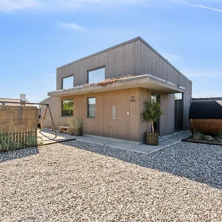 Semesterbostad Elvie - 150m From The Sea By Interhome