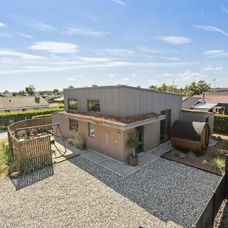 Semesterbostad Elvie - 150m From The Sea By Interhome *